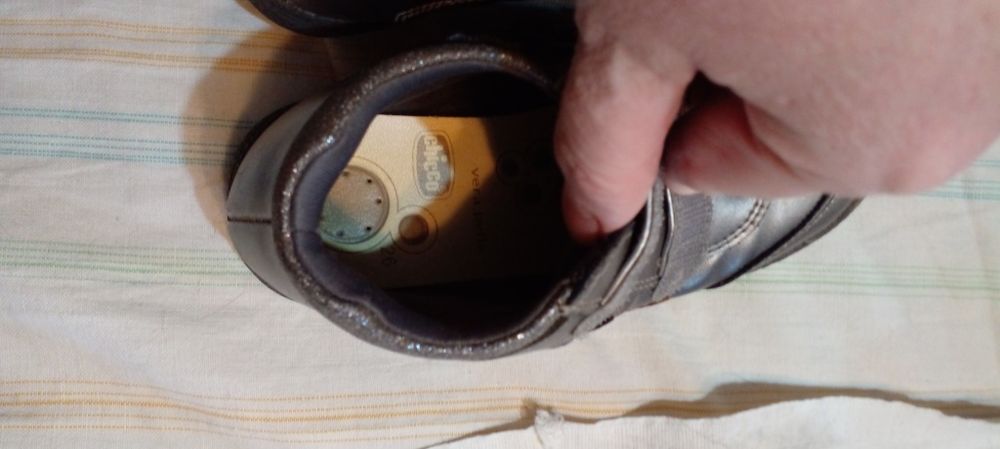 Ботинки на девочку осень 26р chicco