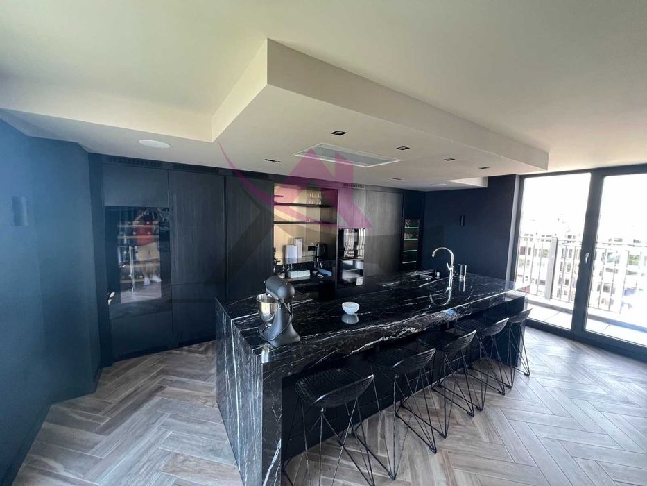 Дава се под наем Тристаен апартамент в Варна, Център - 200 кв.м за 2000 € - Снимка #3