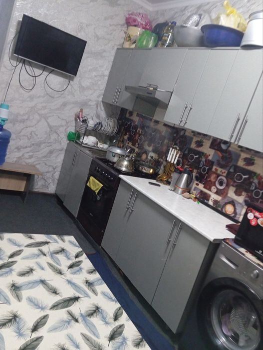 Navoiy shahrida 1 xona 2 xona qilingan uymiz sotiladi narhinikelishamz