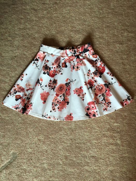 Нежни дамски Поли xs, s размер bershka, calliope