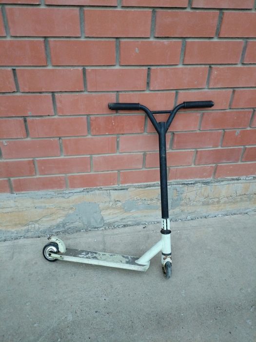 Продам самокат трюковый