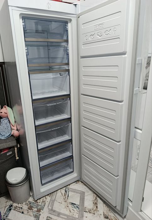 Морозильник Simfer FS 7401 NF A+S 308 л белый