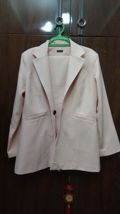 Женский брючный костюм