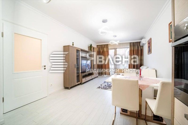 Продава се Двустаен апартамент в Варна, Център - 86 кв.м за 3721 €/кв.м - Снимка #3