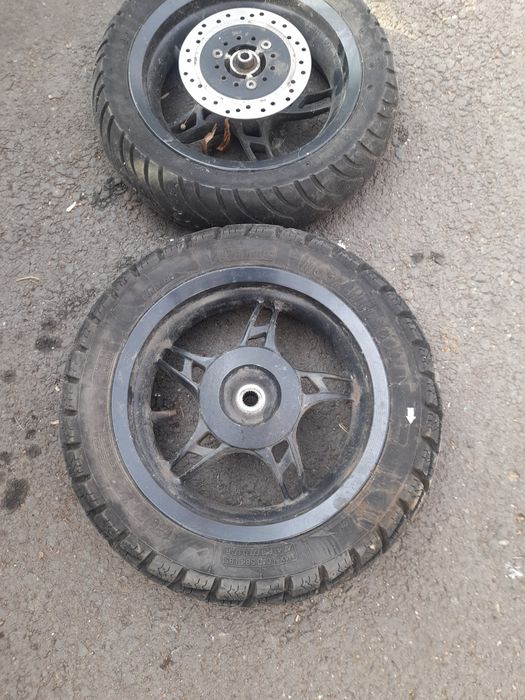 VNd roati scuter pe 12