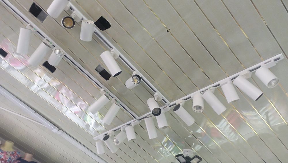 Лед чироклар сотилади, дукон ва уйлар учун махсус. 40 дона бор.