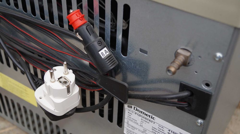 Мобилен хладилник за къмпинг - на ток или газ DOMETOC RC1200EGP