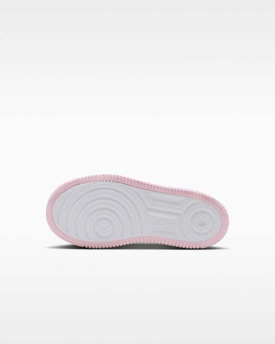 Внос от САЩ: /Дамски маратонки Nike Force 1 Low LV8 (GS) Размер: 35.5 (Единствен чифт / US 3.5Y / UK 3 / 22 cm)