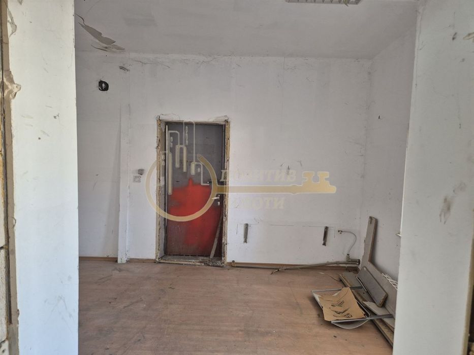 Дава се под наем Промишлена сграда в Божурище - 330 кв.м за 1000 € - Снимка #4