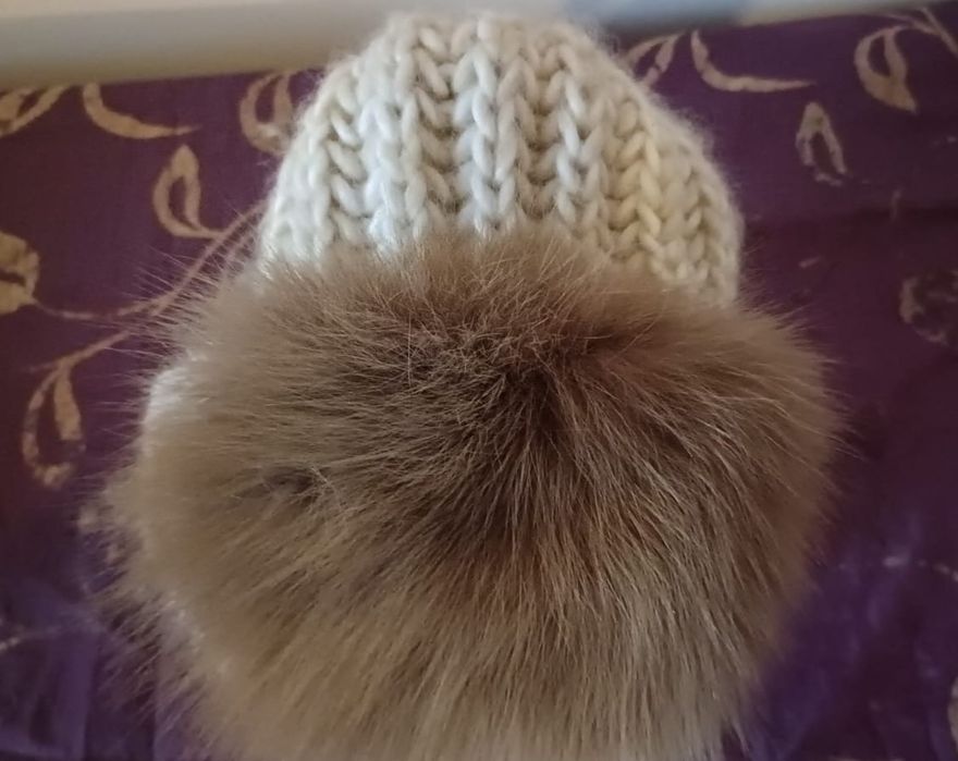 Căciulă de damă tricotată cu blană