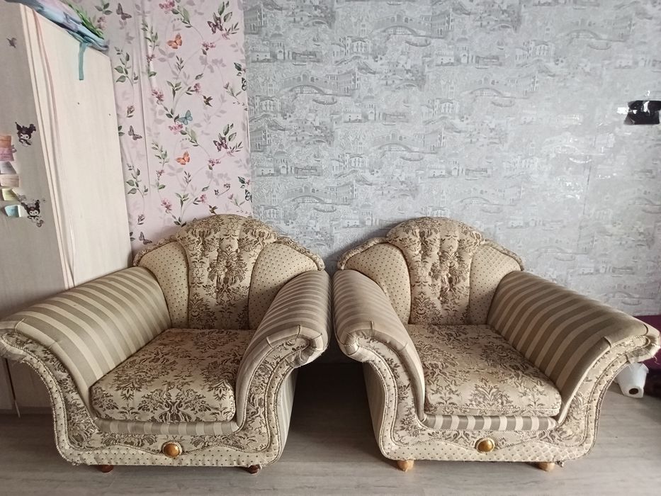 Продам диван и 2 кресла