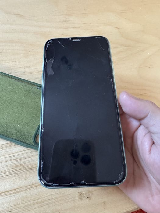 Продам Iphone 11 64g