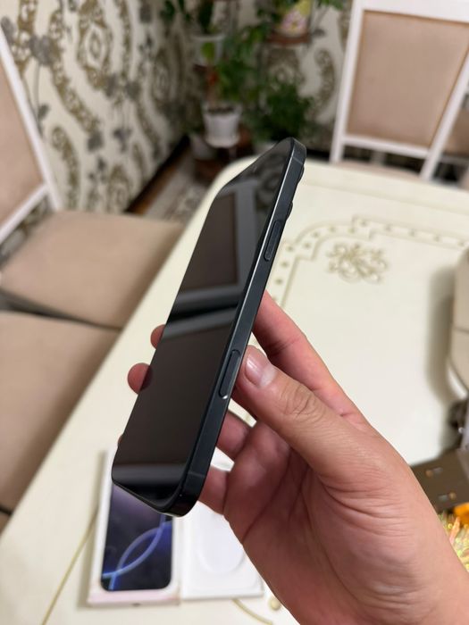 Срочно продам iPhone 16 pro max на 256 гб версия Е-sim (АКБ - 89%)