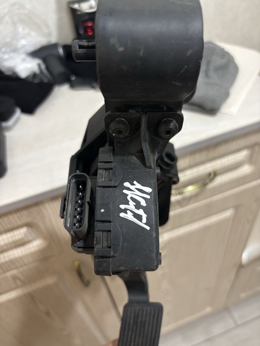 Педаль газа Гранд Чероки