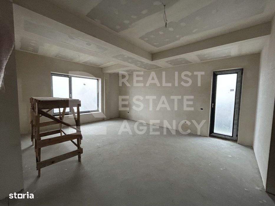 Casă P+1, 315 m² utili | Teren 1.530 m² | Pe malul lacului Ostratu