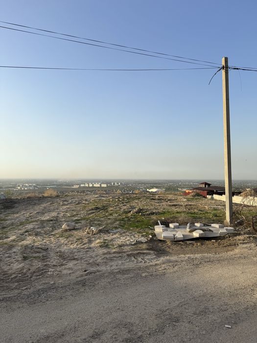 Участок с видом на город