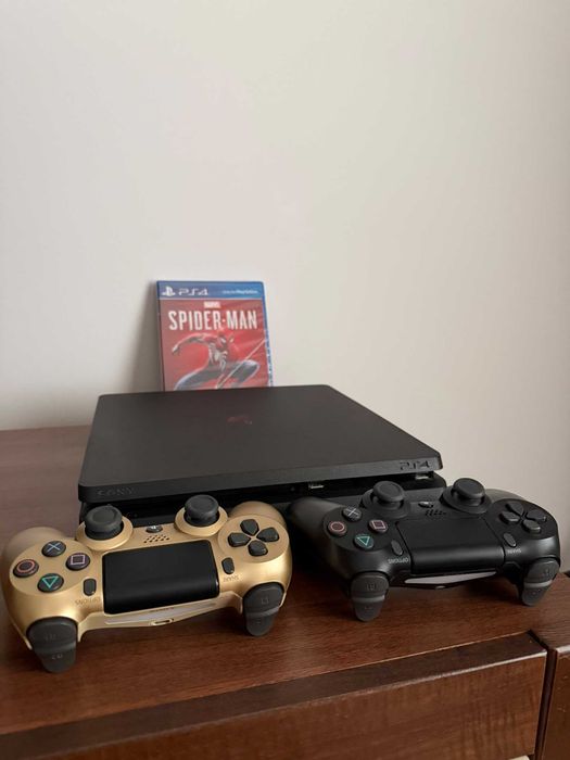 PS4 Slim 1TB + 2 controllere + Spider-Man – 700 lei negociabil