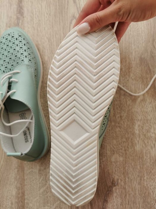 Обувки на дупки, естествена кожа