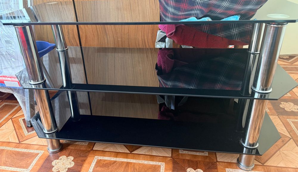 Елегантна маса за телевизор и дом. Кино