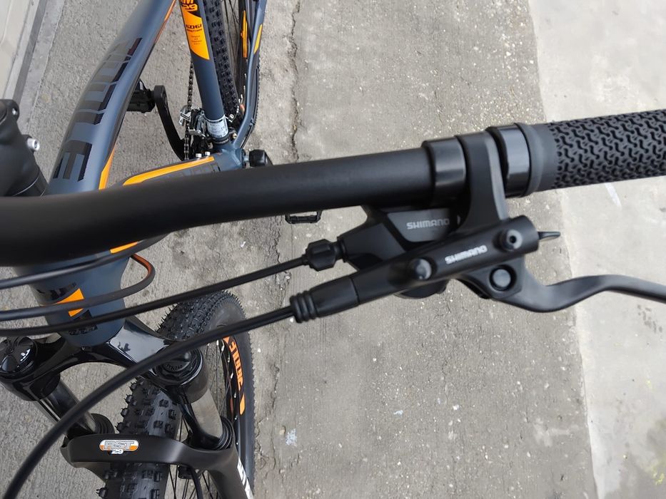 Vând bicicleta din aluminiu