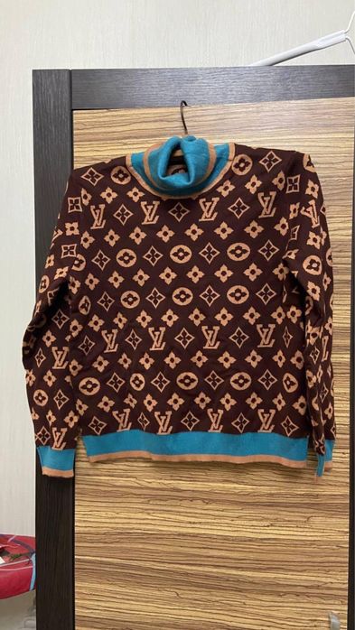 Свитера женские