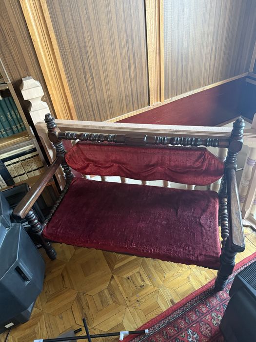 Antikvarniy stol stul