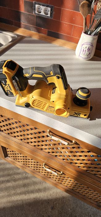 DEWALT  rindea ca noua