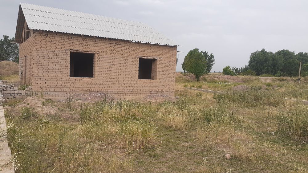 Uy sotiladi 6 sotix 4 xonali korobka