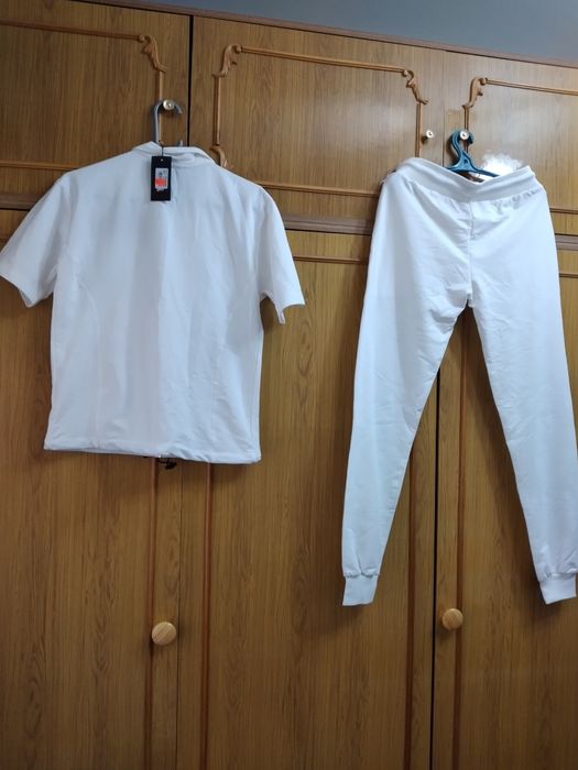 Женский спортивный костюм