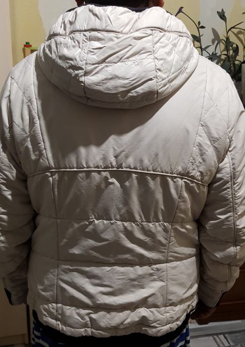 Продам женскую куртку