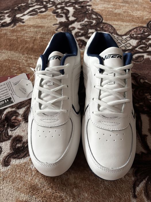 Adidasi Veer albi