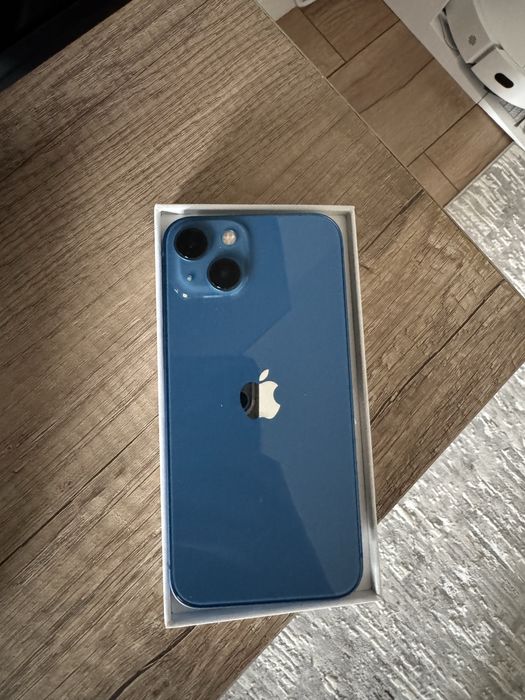 айфон 13 в синем цвете