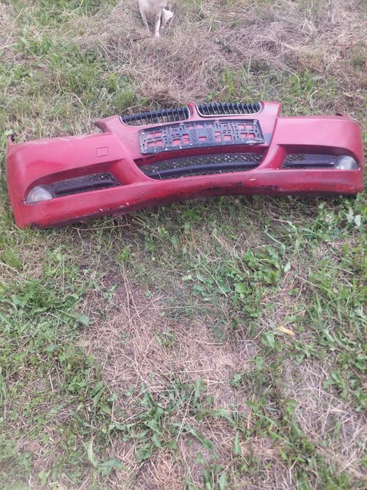 Piesele roșii E90 
Bara neagra F10