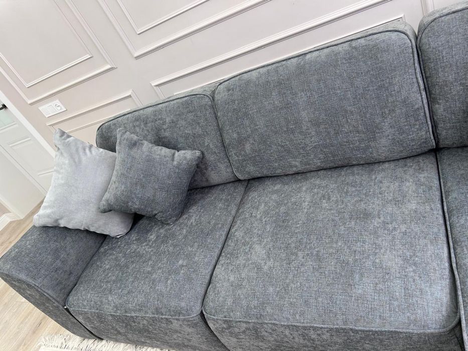 Продается диван для гостиной