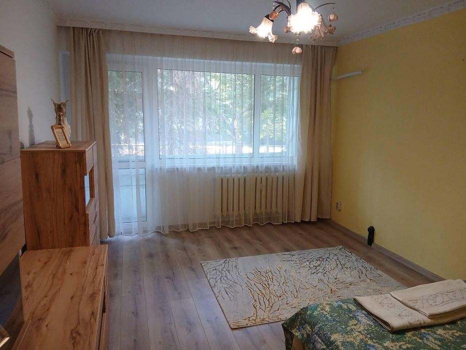 Дава се под наем Тристаен апартамент в Бургас, Изгрев - 90 кв.м за 510 € - Снимка #2