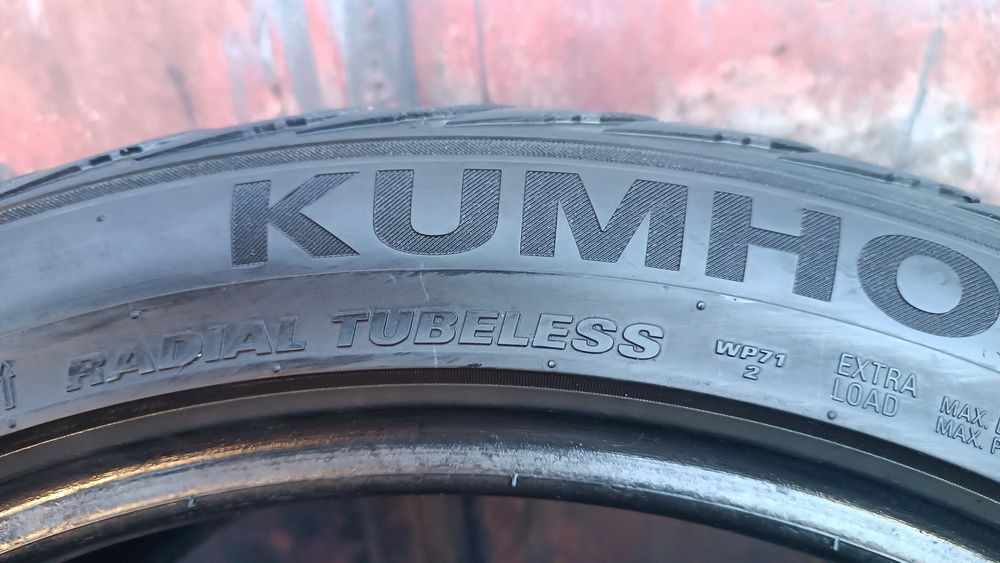 255/40/19 Kumho .