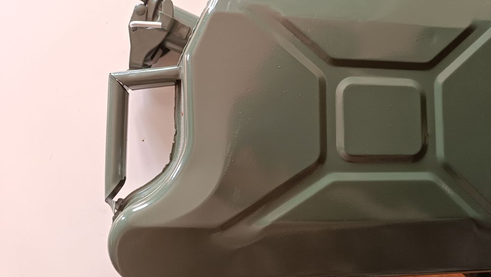 Продам канистру на 10л