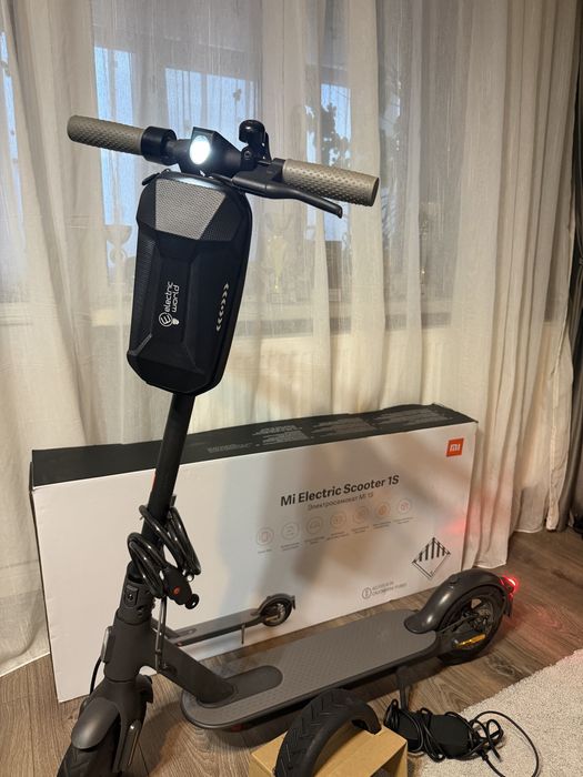 Xiaomi Mi Electric Scooter 1S – aproape nouă – cu accesorii + cutie