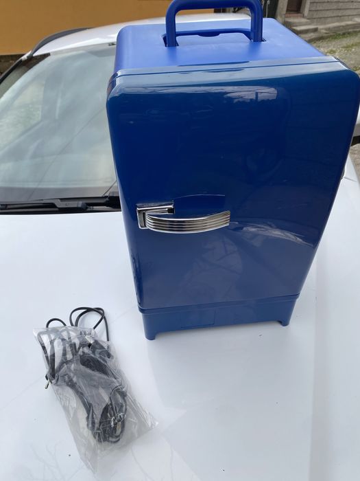Мини хладилник за автомобил.