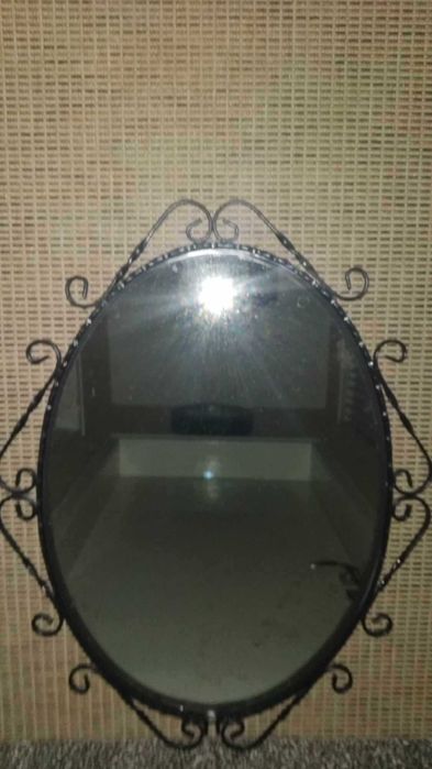 Елипсовидно огледало във рамка от ковано желязо !