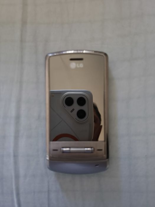 Продам телефон LG KE970 Shine