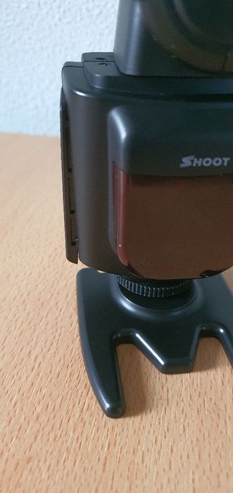 Vând blitz compatibil cu Nikon