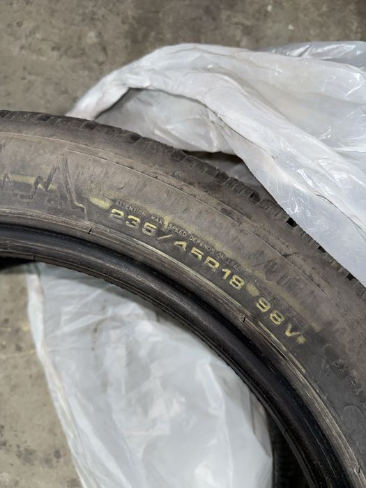 Шины 235,25,18 зимние