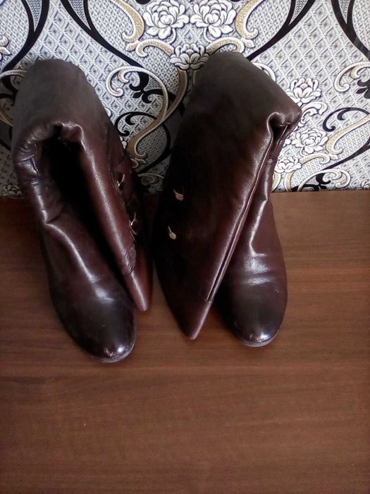 Продам женские сапоги