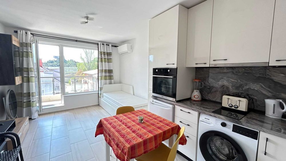 Дава се под наем Едностаен апартамент в Варна, Бриз - 27 кв.м за 400 € - Снимка #6