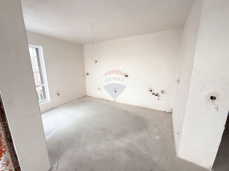 Продава се Тристаен апартамент в Варна, Бриз - 111 кв.м за 1287 €/кв.м - Снимка #2