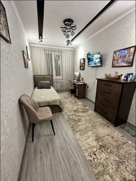 Чиланзар 2!!! Школа. 3 комнаты с обстановкой.  Продается квартира