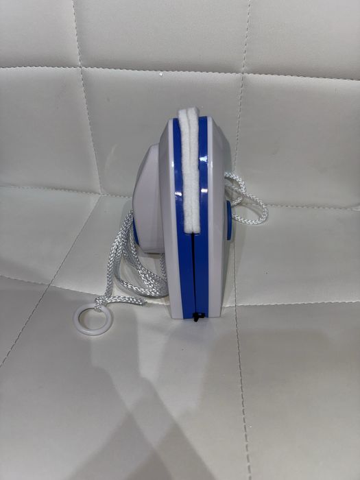 Машинка за почистване на прозорци с магнит