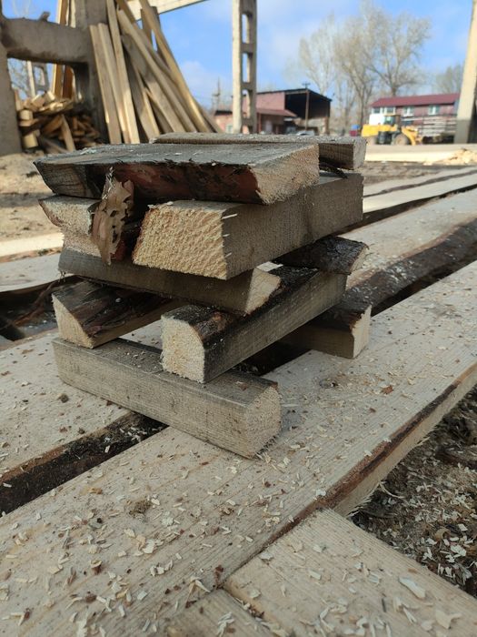 Сухие дрова в мешках