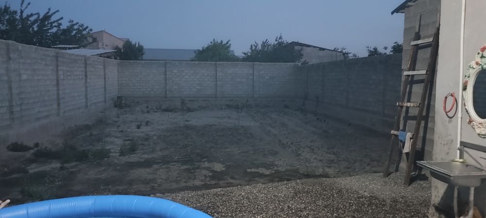 Уй сотилади гишдан курилган